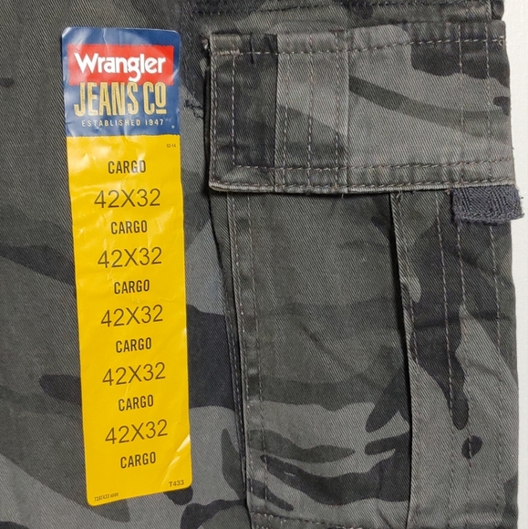 Wrangler Grey Camouflage Cargo Pants - Picture 4 of 10